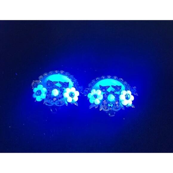 Vintage Japan Costume Pearl & Rhinestone Clip On Earrings Glow Under UV Light - Picture 1 of 6